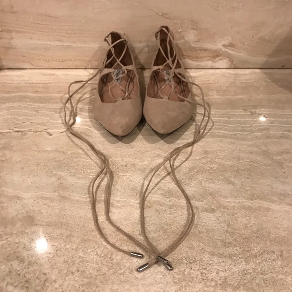 Steve Madden Lecrew Nude Suede Lace Up Flats - Picture 4 of 6